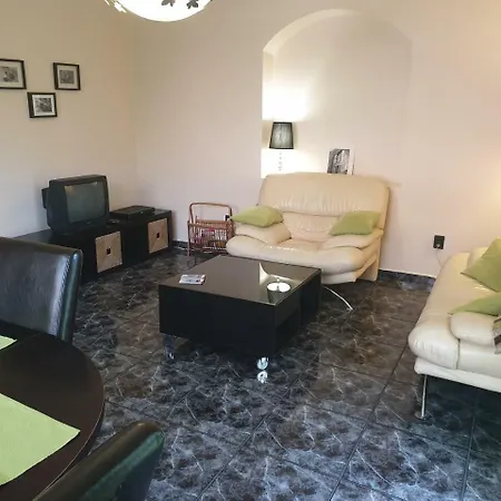 St. Kristof Apartman דירה אגר